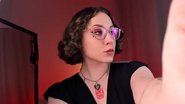 Eva Moss  online show from 03.18.25