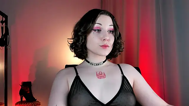 Eva Moss  online show from 10.15.25