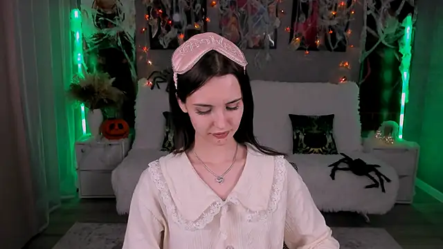 Snapshot of SamanthaaaWalker chatting on 10.08.25 SamanthaaaWalker online show from 10.08.25