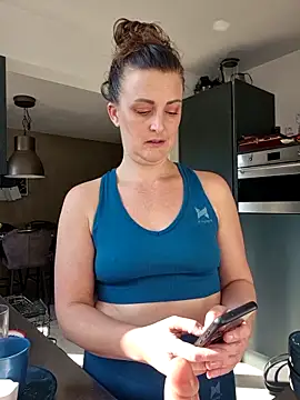 Snapshot of cumtomama chatting on 09.29.25 cumtomama online show from 09.29.25