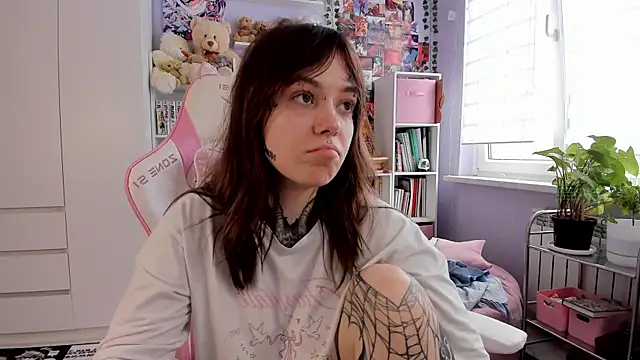 Snapshot of Catharsisi chatting on 06.24.26 Catharsisi online show from 06.24.26