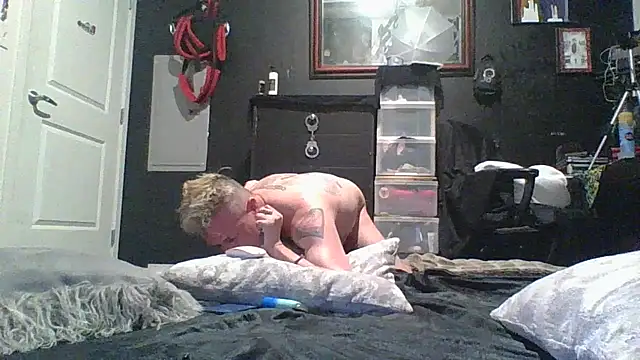 Snapshot of AQuickPhyx chatting on 04.18.26 AQuickPhyx online show from 04.18.26