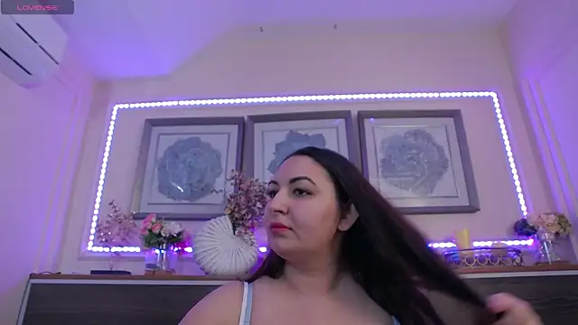 Snapshot of BustyEva_ chatting on 03.06.25 BustyEva  online show from 03.06.25