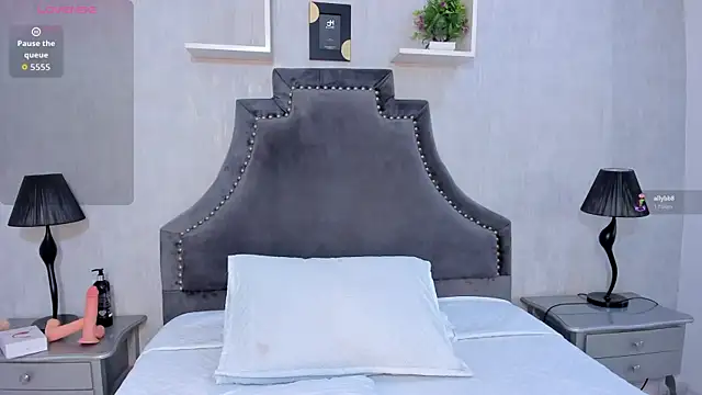 Snapshot of BellaaStorm chatting on 10.25.25 BellaaStorm online show from 10.25.25