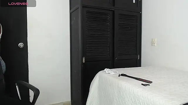 Snapshot of avis_lara chatting on 03.14.25 avis lara online show from 03.14.25