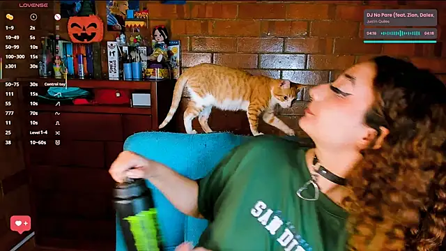 Annycolin  online show from 11.04.25