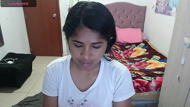 Snapshot of july-feria chatting on 12.18.25 july-feria online show from 12.18.25