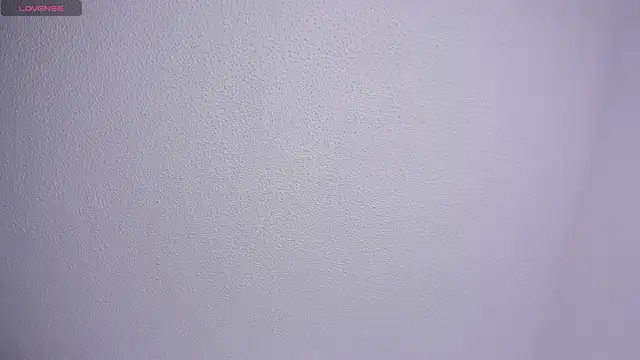 raven  white1 online show from 02.18.25