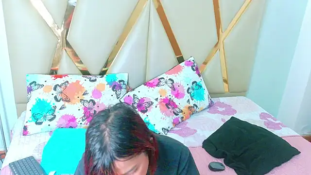 Snapshot of hot-littlechill chatting on 10.20.25 hot-littlechill online show from 10.20.25