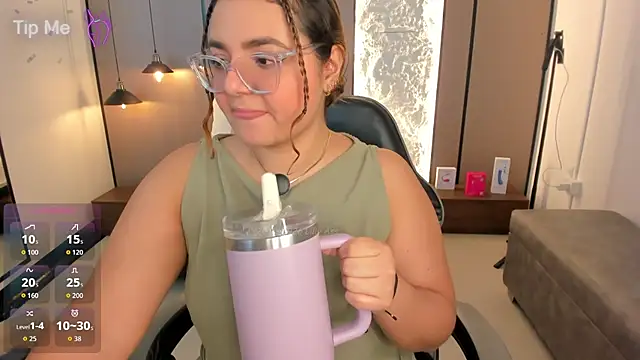 Snapshot of lilly_ass_ chatting on 02.20.26 lilly ass online show from 02.20.26