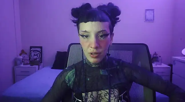 Snapshot of bad_doll_bb chatting on 03.22.25 bad doll bb online show from 03.22.25