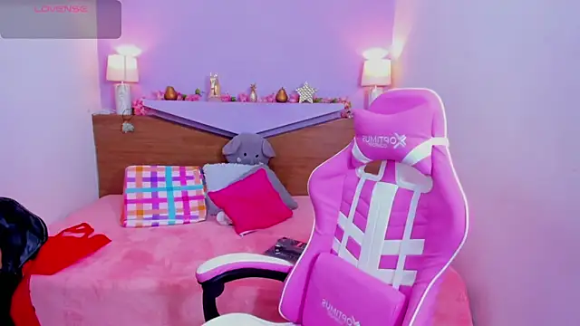 ScarletEmber3 online show from 03.21.25