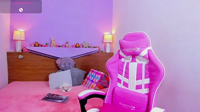 ScarletEmber3 online show from 03.23.25