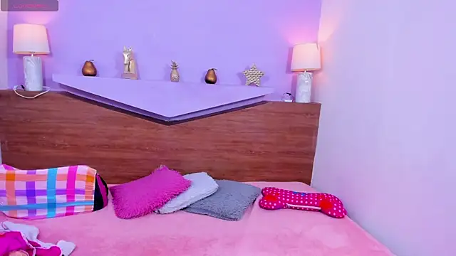 ScarletEmber3 online show from 10.05.25