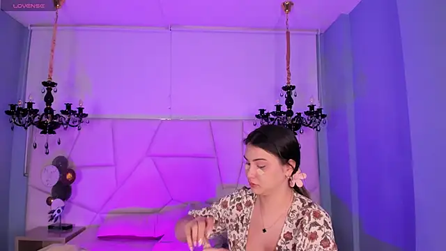 Aitana Hilton  online show from 10.26.25