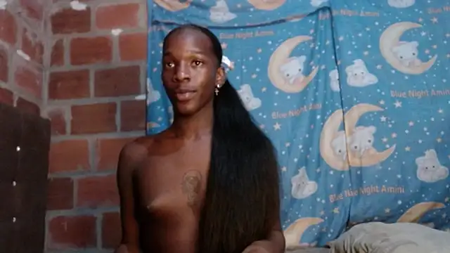 Snapshot of LariCroft12 chatting on 01.12.25 LariCroft12 online show from 01.12.25