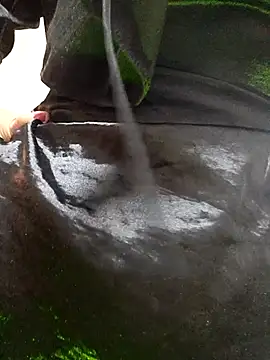 zahra Jalid online show from 10.23.25