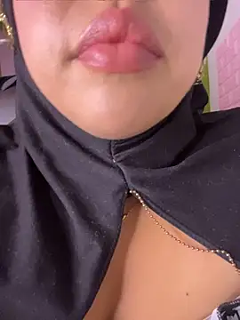 Snapshot of zahra_Jalid chatting on 04.17.26 zahra Jalid online show from 04.17.26