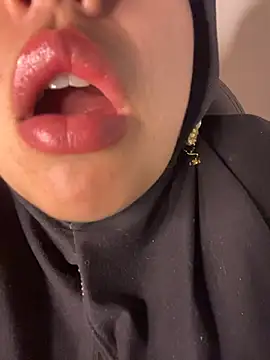 Snapshot of zahra_Jalid chatting on 04.21.26 zahra Jalid online show from 04.21.26
