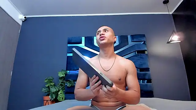 Snapshot of bruno_cavalli chatting on 02.17.25 bruno cavalli online show from 02.17.25