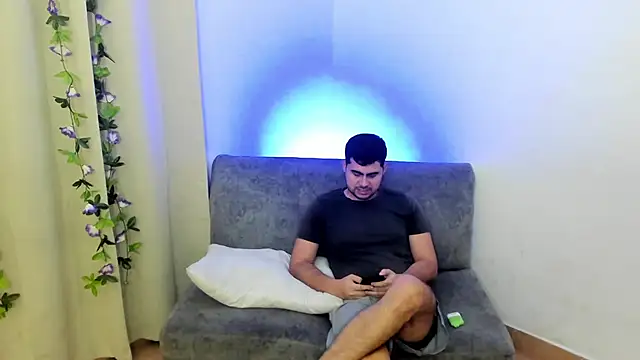 Snapshot of blueroom_party chatting on 02.06.25 blueroom party online show from 02.06.25