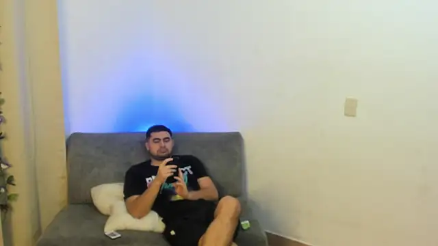 Snapshot of blueroom_party chatting on 02.10.25 blueroom party online show from 02.10.25