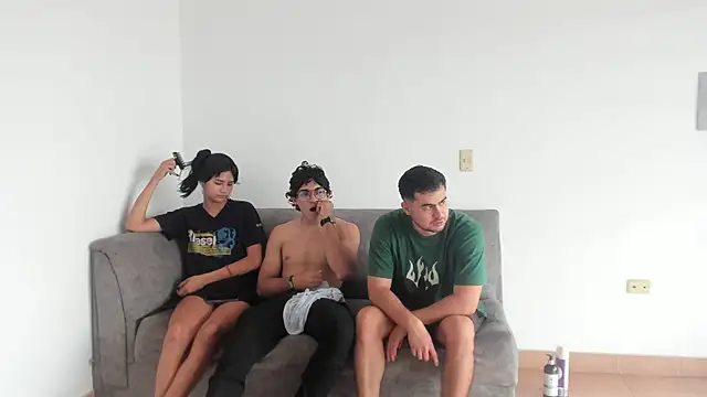 Snapshot of blueroom_party chatting on 03.17.25 blueroom party online show from 03.17.25