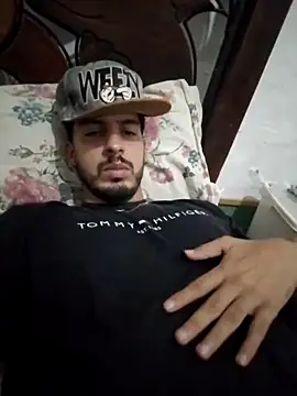 Snapshot of alejo5288 chatting on 10.11.25 alejo5288 online show from 10.11.25