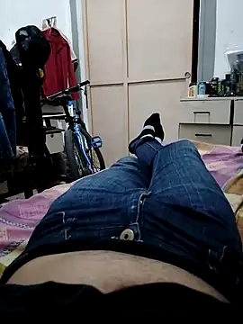 Snapshot of alejo5288 chatting on 10.24.25 alejo5288 online show from 10.24.25