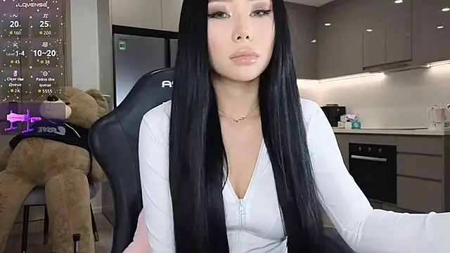 Snapshot of asianqueeny chatting on 11.05.25 asianqueeny online show from 11.05.25