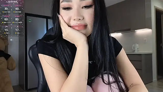 Snapshot of asianqueeny chatting on 02.08.26 asianqueeny online show from 02.08.26