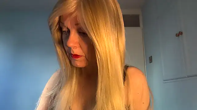 petina online show from 11.08.25