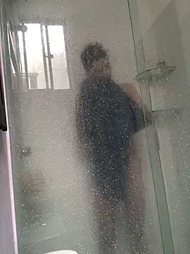 Latinos 2001 online show from 12.01.25