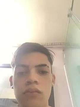 Latinos 2001 online show from 01.17.26