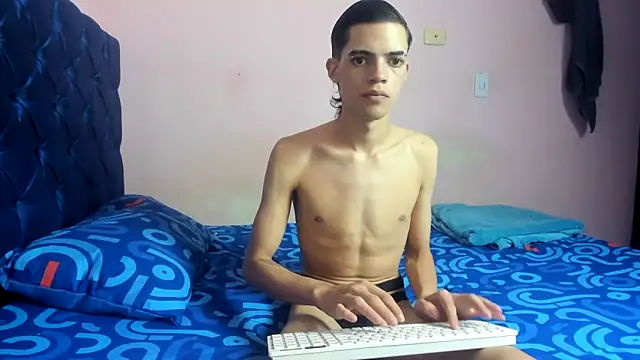 Latinos 2001 online show from 03.25.26