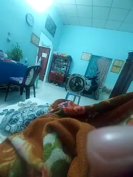 Snapshot of KisSsu chatting on 12.04.25 KisSsu online show from 12.04.25