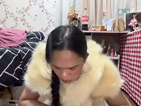 SophiaCourthaway online show from 10.08.25