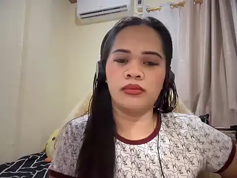 Snapshot of SophiaCourthaway chatting on 06.05.26 SophiaCourthaway online show from 06.05.26