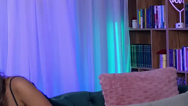 SarahPeach8 online show from 10.27.25