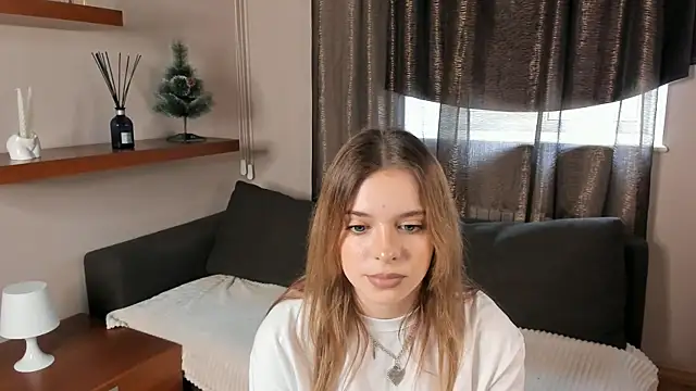 MonaClive online show from 02.04.25