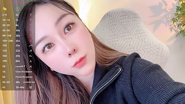 Snapshot of Alano-01 chatting on 11.17.25 Alano-01 online show from 11.17.25