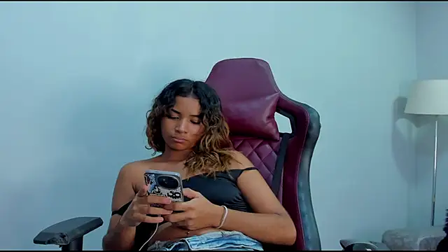 Snapshot of yian_meghan chatting on 01.16.25 yian meghan online show from 01.16.25