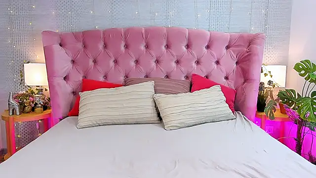 via mayer  online show from 03.09.25