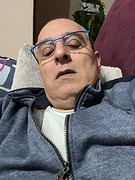 Snapshot of sempreilmio2 chatting on 03.17.25 sempreilmio2 online show from 03.17.25