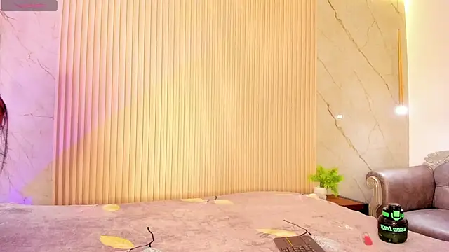 Snapshot of pocahontas_pow chatting on 10.25.25 pocahontas pow online show from 10.25.25