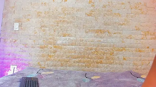 Snapshot of pocahontas_pow chatting on 11.25.25 pocahontas pow online show from 11.25.25