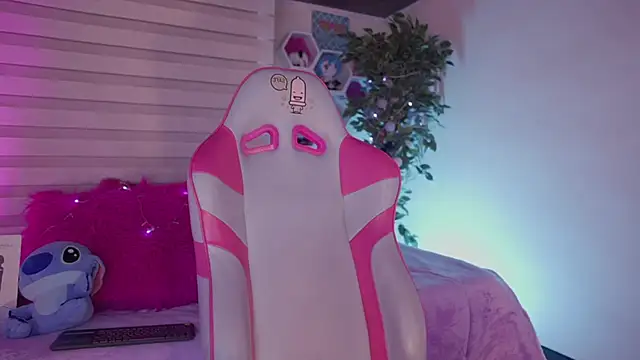 Snapshot of emma_soffia_ chatting on 10.02.25 emma soffia  online show from 10.02.25