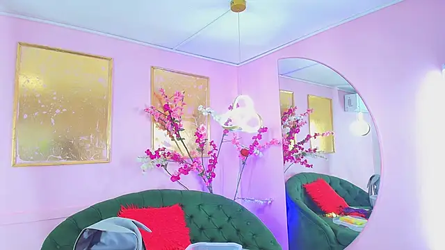 Snapshot of scarlette69 chatting on 12.02.25 scarlette69 online show from 12.02.25