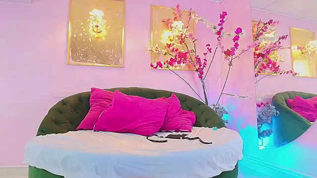 Snapshot of scarlette69 chatting on 02.21.26 scarlette69 online show from 02.21.26