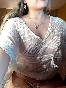 Snapshot of monicavictoria1301 chatting on 11.17.25 monicavictoria1301 online show from 11.17.25